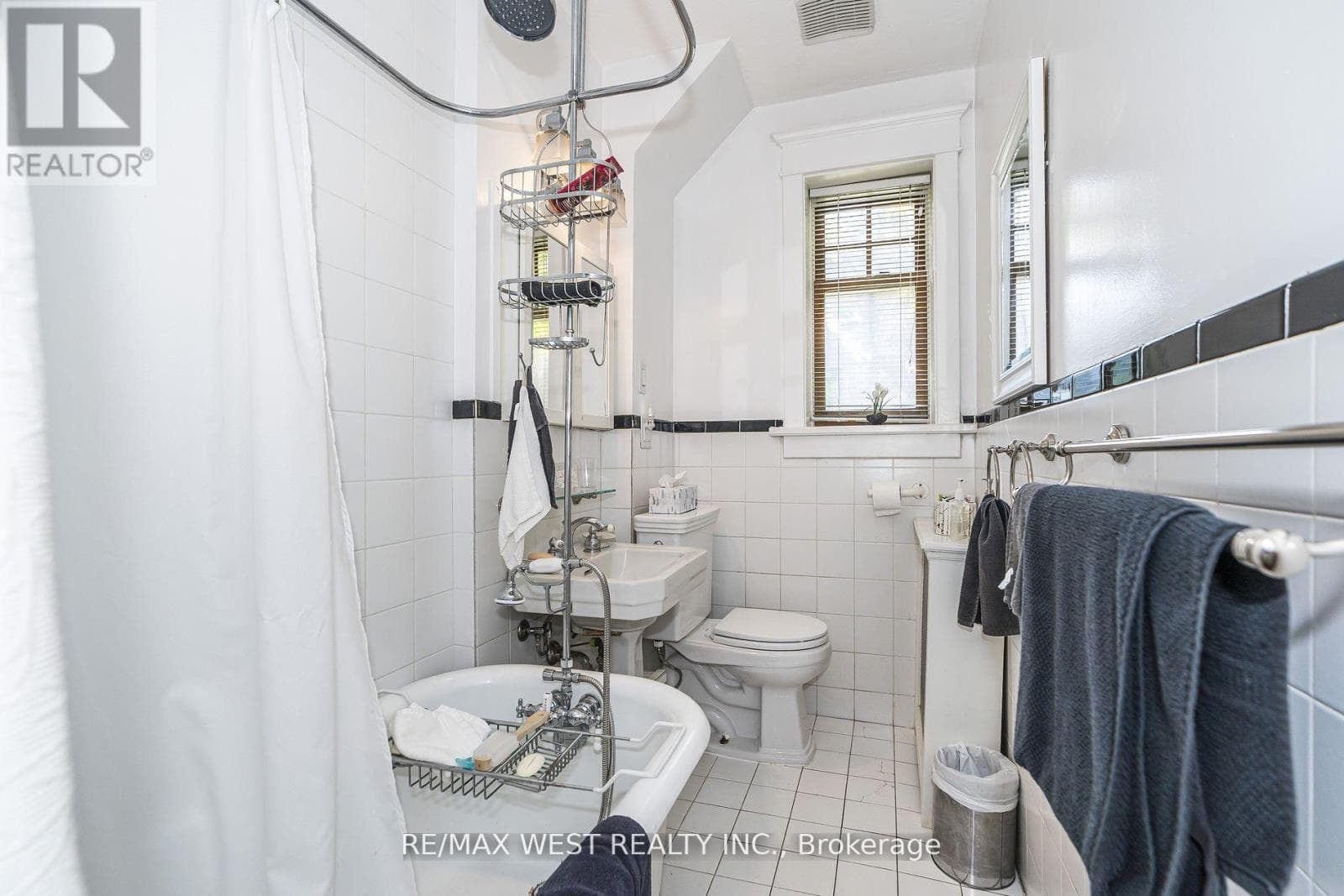 Single Family at 9A Humewood Drive, Toronto (Humewood-Cedarvale), Ontario - Photo 9 - RE/MAX Garden City Realty