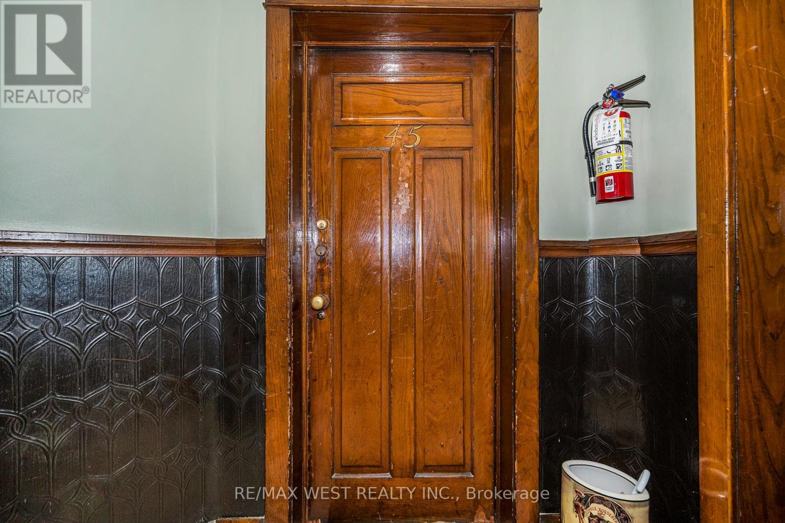 Single Family at 9B Humewood Drive, Toronto (Humewood-Cedarvale), Ontario - Photo 8 - RE/MAX Garden City Realty