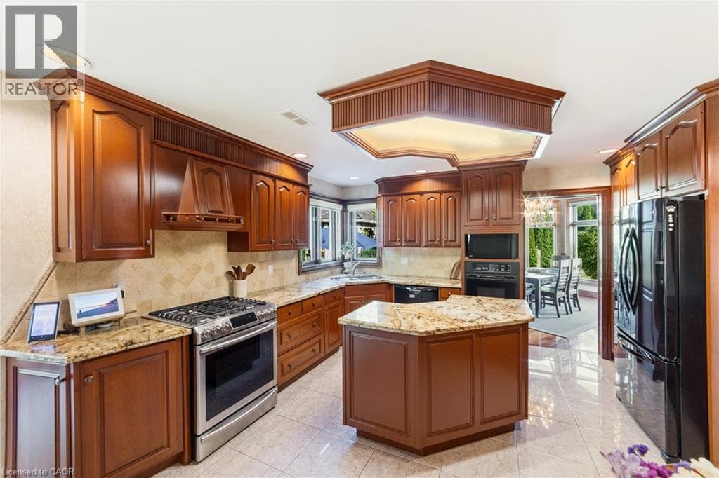 Single Family at 7775 ST. AUGUSTINE Crescent, Niagara Falls, Ontario - Photo 10 - RE/MAX Garden City Realty