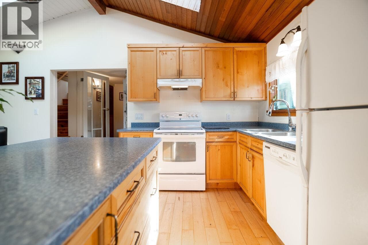 Single Family at 1587 MOUNT GARDNER Road, Bowen Island, British Columbia - Photo 10 - RE/MAX Garden City Realty