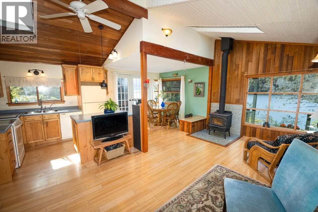 Single Family at 1587 MOUNT GARDNER Road, Bowen Island, British Columbia - Photo 5 - RE/MAX Garden City Realty
