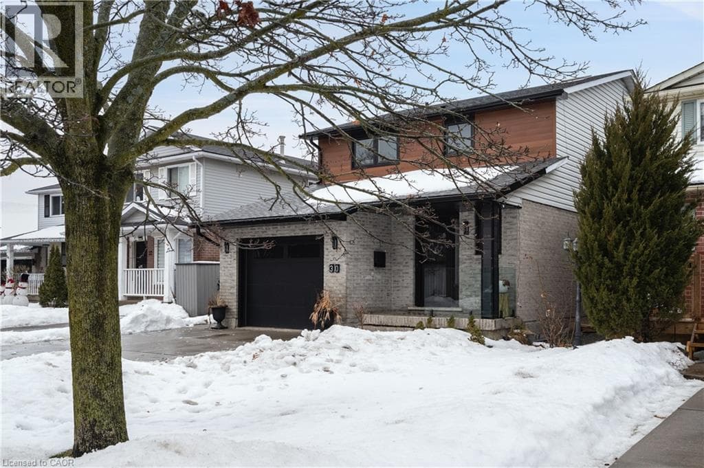 Single Family at 30 BUCHANAN Crescent, Thorold, Ontario - Photo 3 - RE/MAX Garden City Realty