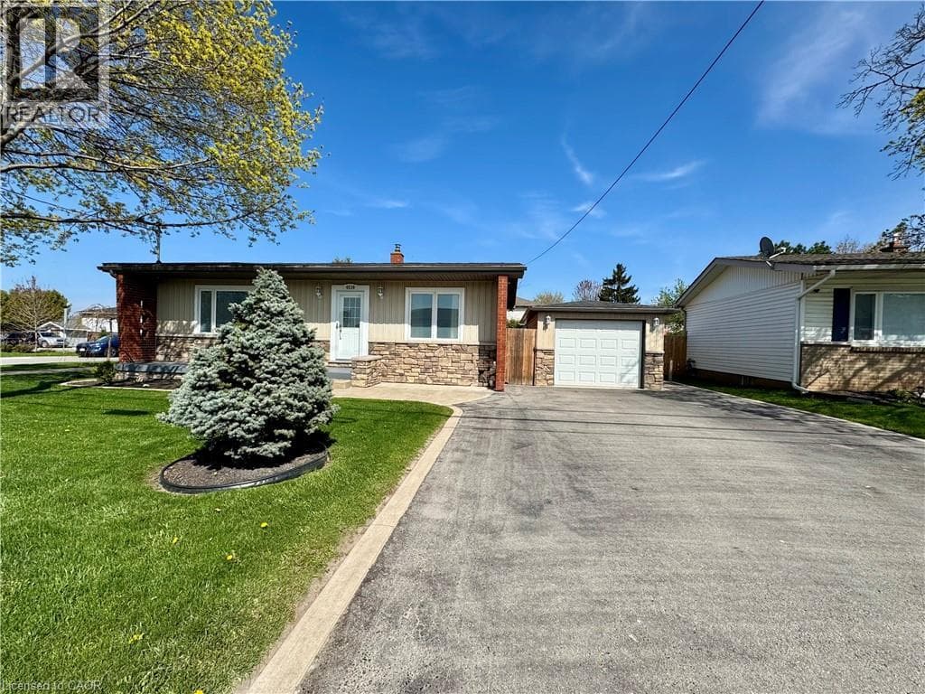 Single Family at 4539 ONTARIO Street, Lincoln, Ontario - Photo 4 - RE/MAX Garden City Realty