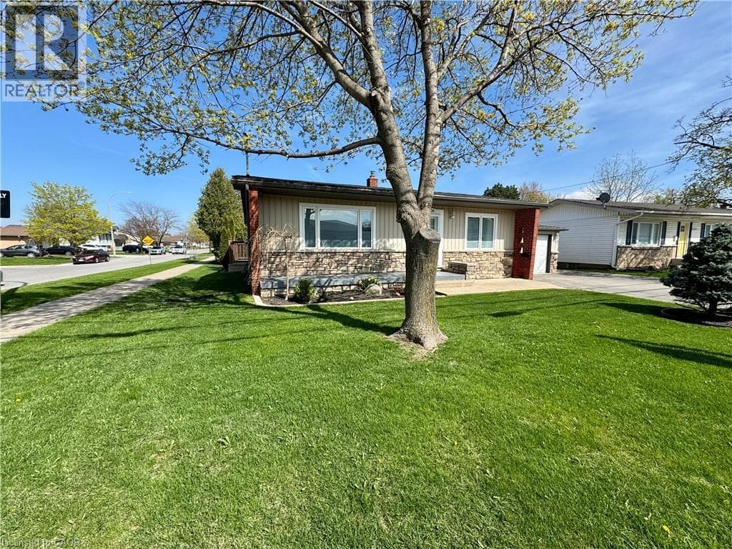 Single Family at 4539 ONTARIO Street, Lincoln, Ontario - Photo 5 - RE/MAX Garden City Realty
