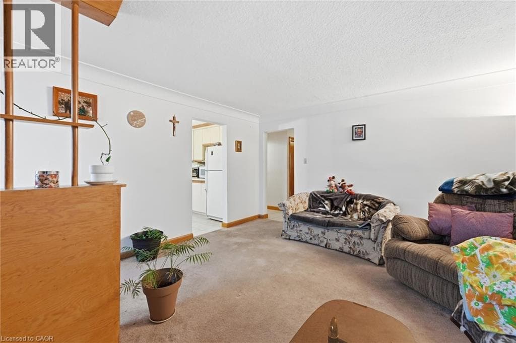 Single Family at 17 QUEEN Street, Thorold, Ontario - Photo 5 - RE/MAX Garden City Realty