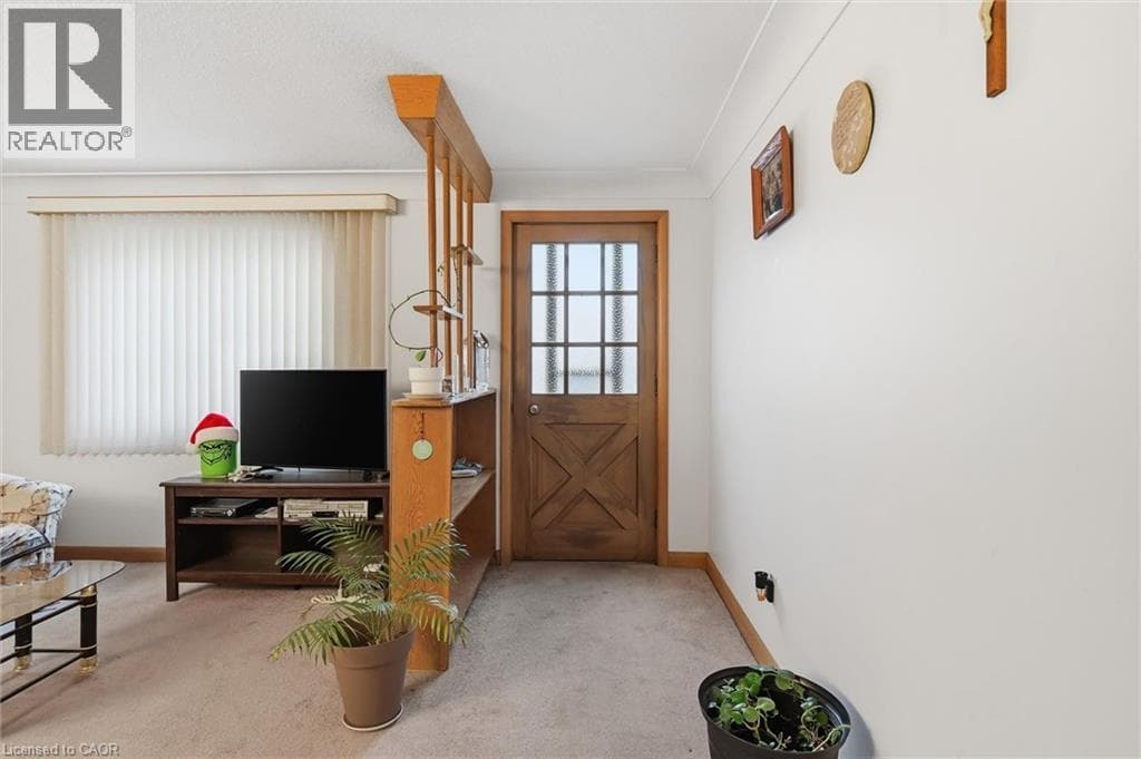 Single Family at 17 QUEEN Street, Thorold, Ontario - Photo 3 - RE/MAX Garden City Realty