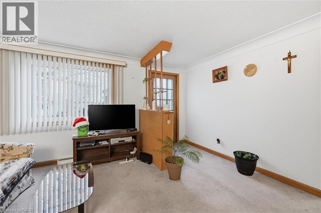 Single Family at 17 QUEEN Street, Thorold, Ontario - Photo 6 - RE/MAX Garden City Realty