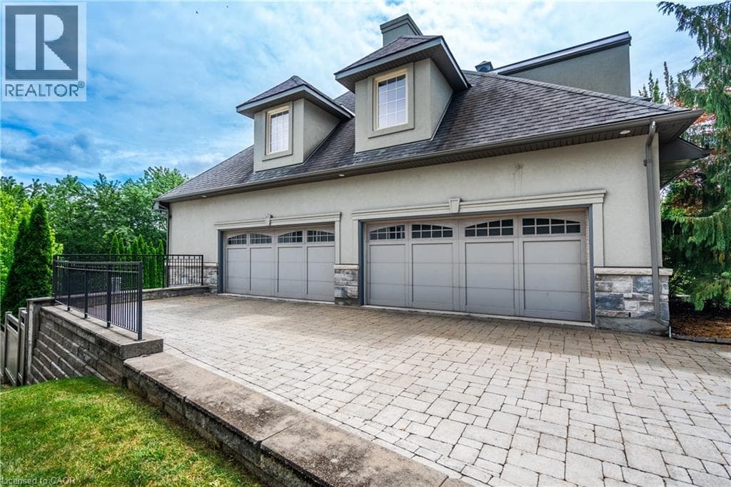 Single Family at 3542 MATTHEWS Drive, Niagara Falls, Ontario - Photo 4 - RE/MAX Garden City Realty