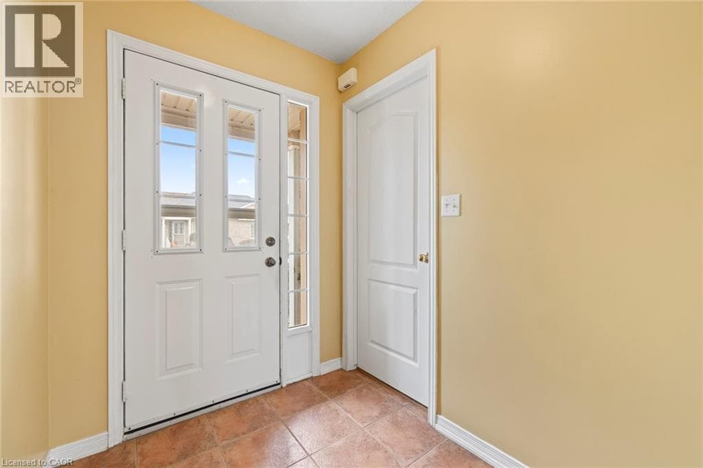 Single Family at 15- 24 KENYON Crescent, Grimsby, Ontario - Photo 3 - RE/MAX Garden City Realty
