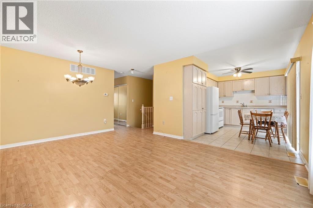 Single Family at 15- 24 KENYON Crescent, Grimsby, Ontario - Photo 8 - RE/MAX Garden City Realty