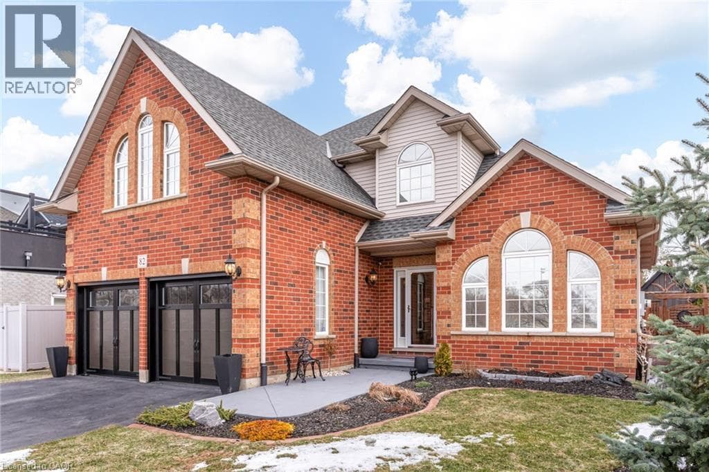 Single Family at 82 VANSICKLE Road, St. Catharines, Ontario - Photo 3 - RE/MAX Garden City Realty