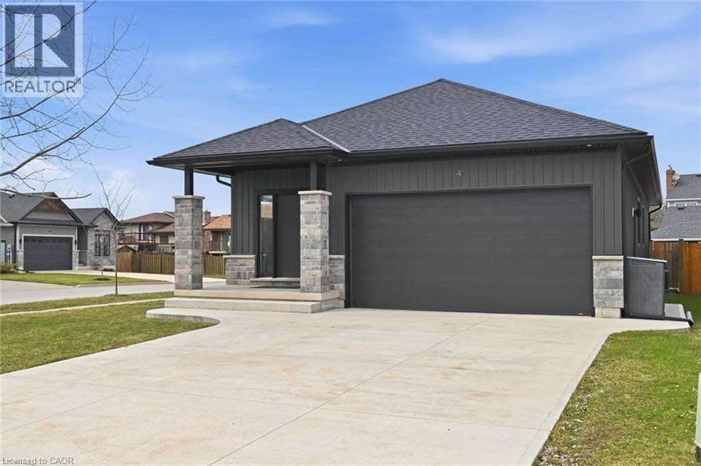Single Family at 4 HARVARD Court, Welland, Ontario - Photo 4 - RE/MAX Garden City Realty