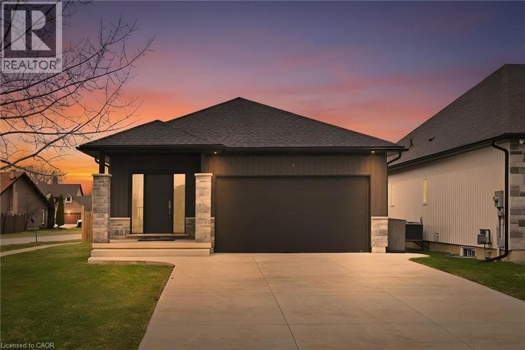 Single Family at 4 HARVARD Court, Welland, Ontario - Photo 2 - RE/MAX Garden City Realty