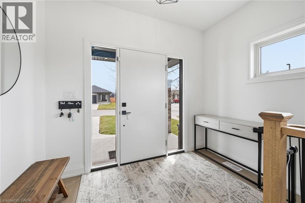 Single Family at 4 HARVARD Court, Welland, Ontario - Photo 5 - RE/MAX Garden City Realty
