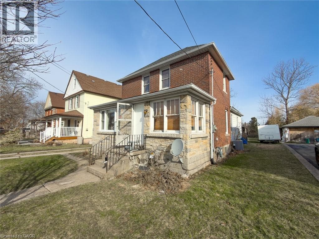 Single Family at 268 EMERICK Avenue, Fort Erie, Ontario - Photo 2 - RE/MAX Garden City Realty