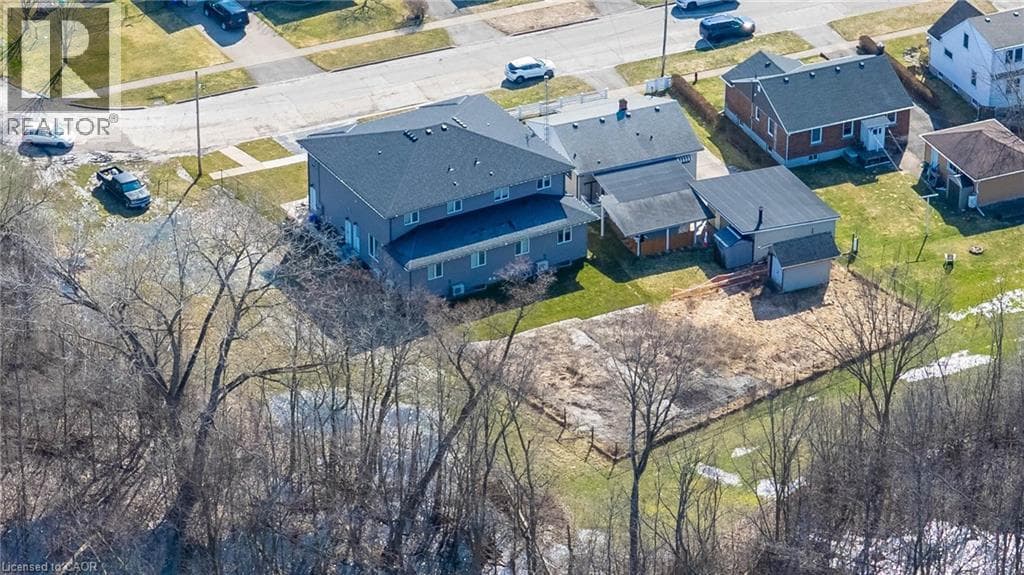 Multi-family at 40 PIETZ Avenue, Welland, Ontario - Photo 8 - RE/MAX Garden City Realty