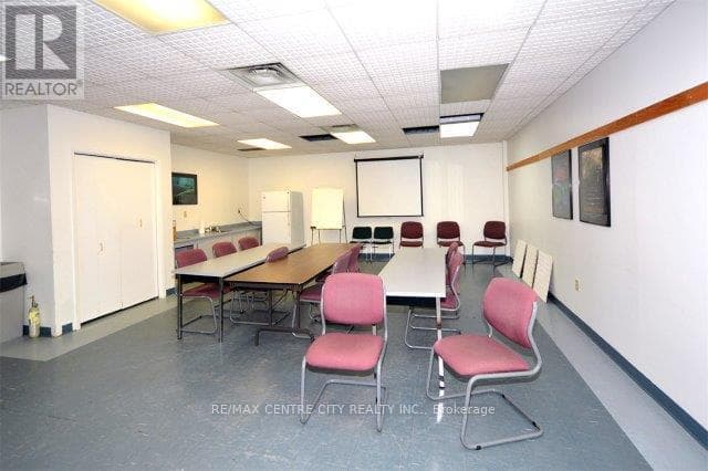 Retail at 210- 339 WELLINGTON Road, London South (South G), Ontario - Photo 5 - RE/MAX Garden City Realty