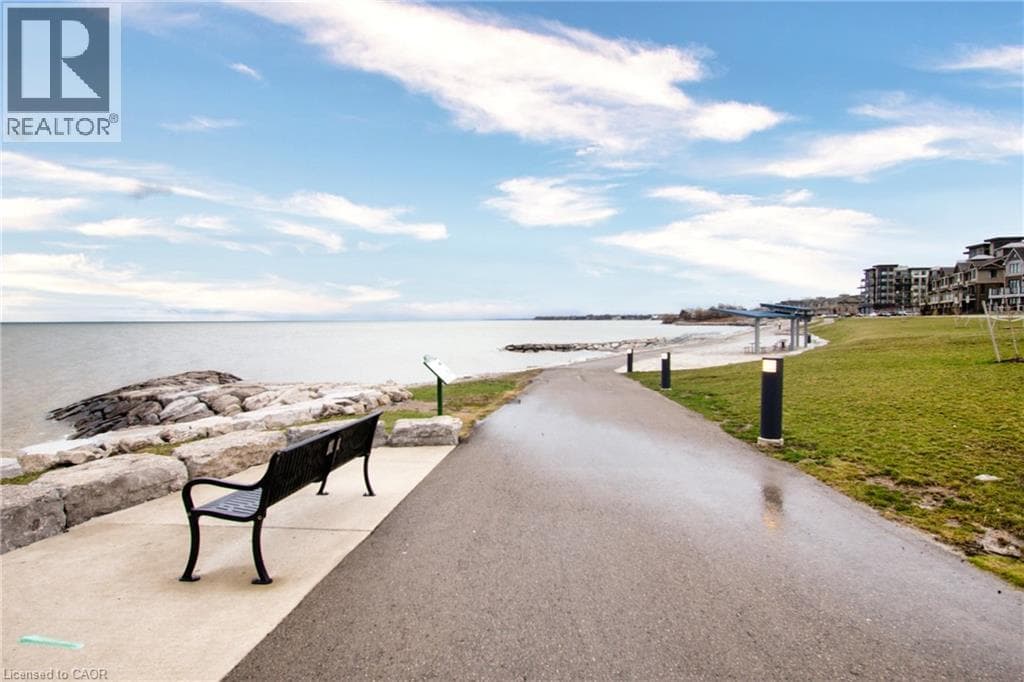 Single Family at 79 ESPLANADE Lane, Grimsby, Ontario - Photo 2 - RE/MAX Garden City Realty