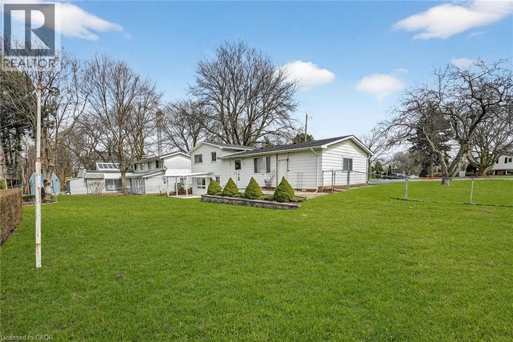 Single Family at 6 NELLES Road, Grimsby, Ontario - Photo 6 - RE/MAX Garden City Realty