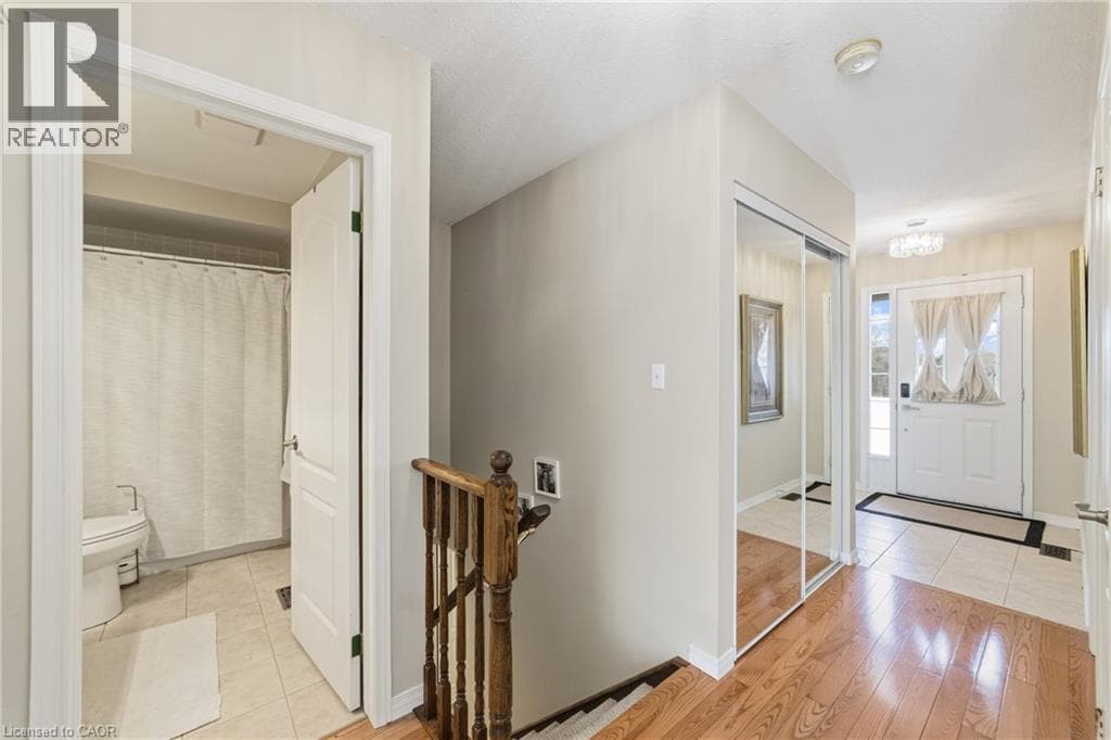 Single Family at 6- 24 KENYON Crescent, Grimsby, Ontario - Photo 4 - RE/MAX Garden City Realty