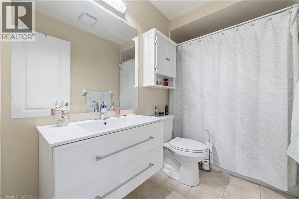 Single Family at 6- 24 KENYON Crescent, Grimsby, Ontario - Photo 5 - RE/MAX Garden City Realty