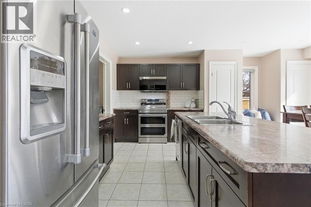 Single Family at 28 SILVERWOOD Avenue, Welland, Ontario - Photo 5 - RE/MAX Garden City Realty