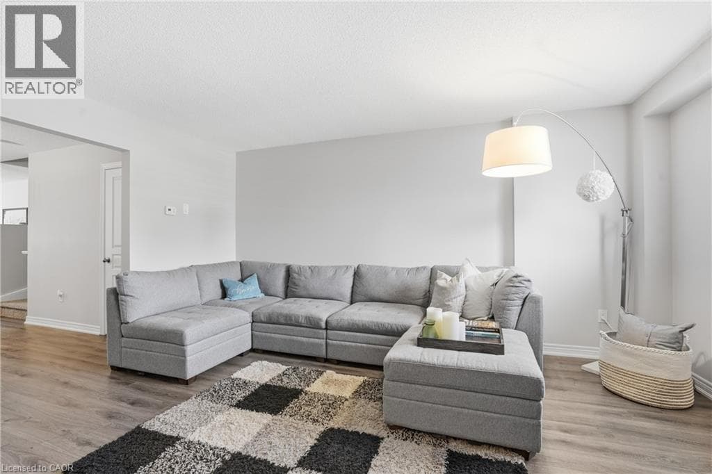Single Family at 49- 6118 KELSEY Crescent, Niagara Falls, Ontario - Photo 4 - RE/MAX Garden City Realty