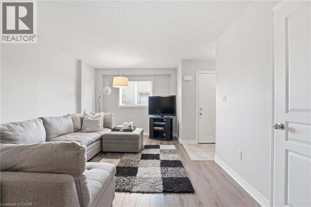 Single Family at 49- 6118 KELSEY Crescent, Niagara Falls, Ontario - Photo 5 - RE/MAX Garden City Realty