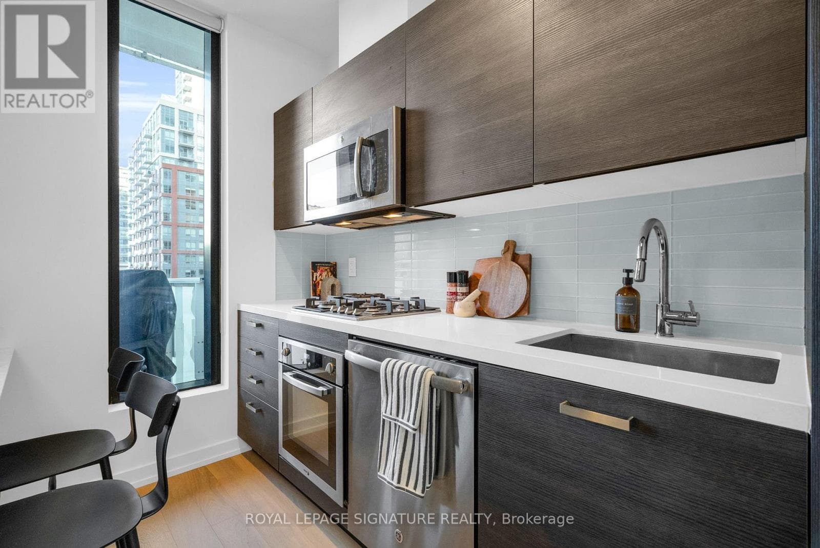 Single Family at 606- 11 Charlotte Street, Toronto (Waterfront Communities), Ontario - Photo 4 - RE/MAX Garden City Realty