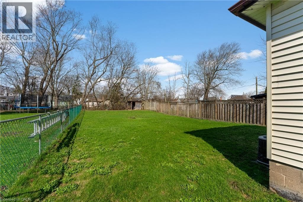 Single Family at 152 HIGH Street, Fort Erie, Ontario - Photo 8 - RE/MAX Garden City Realty