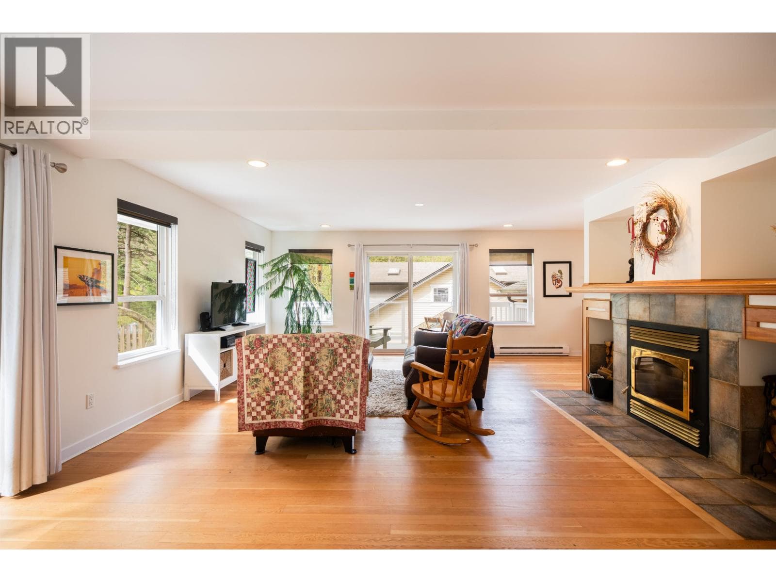 Single Family at 1288 EAGLE CLIFF Road, Bowen Island, British Columbia - Photo 9 - RE/MAX Garden City Realty