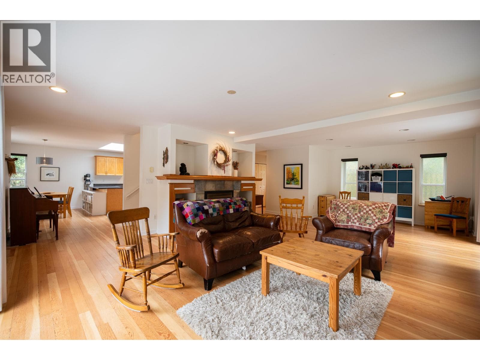 Single Family at 1288 EAGLE CLIFF Road, Bowen Island, British Columbia - Photo 4 - RE/MAX Garden City Realty