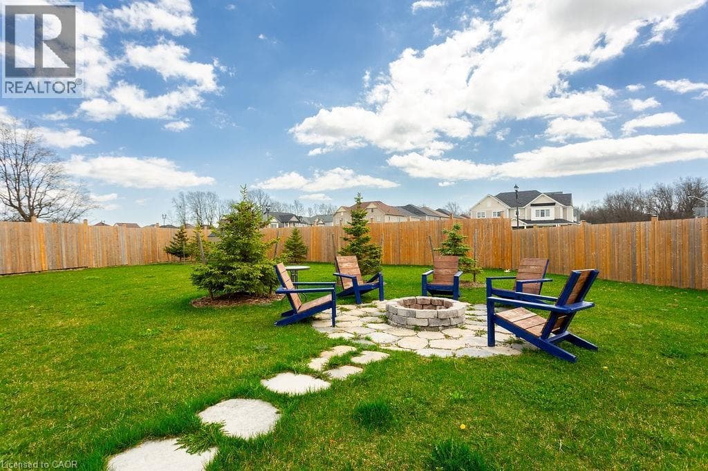 Single Family at 7776 TUPELO Crescent, Niagara Falls, Ontario - Photo 8 - RE/MAX Garden City Realty