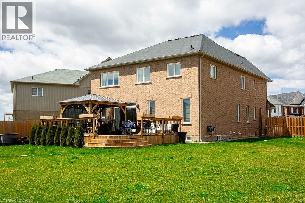 Single Family at 7776 TUPELO Crescent, Niagara Falls, Ontario - Photo 5 - RE/MAX Garden City Realty