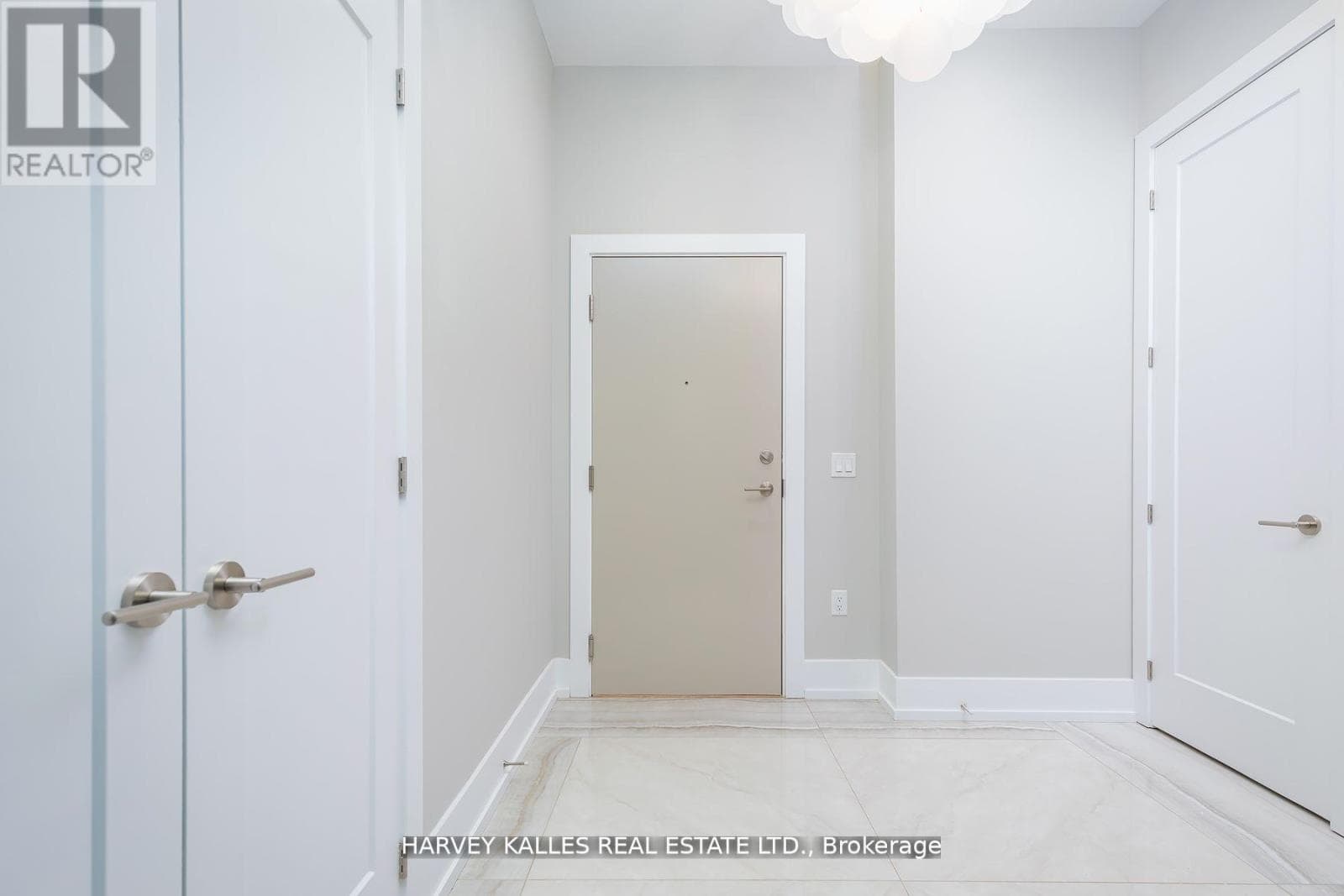 Single Family at 4802- 99 John Street, Toronto (Waterfront Communities), Ontario - Photo 3 - RE/MAX Garden City Realty