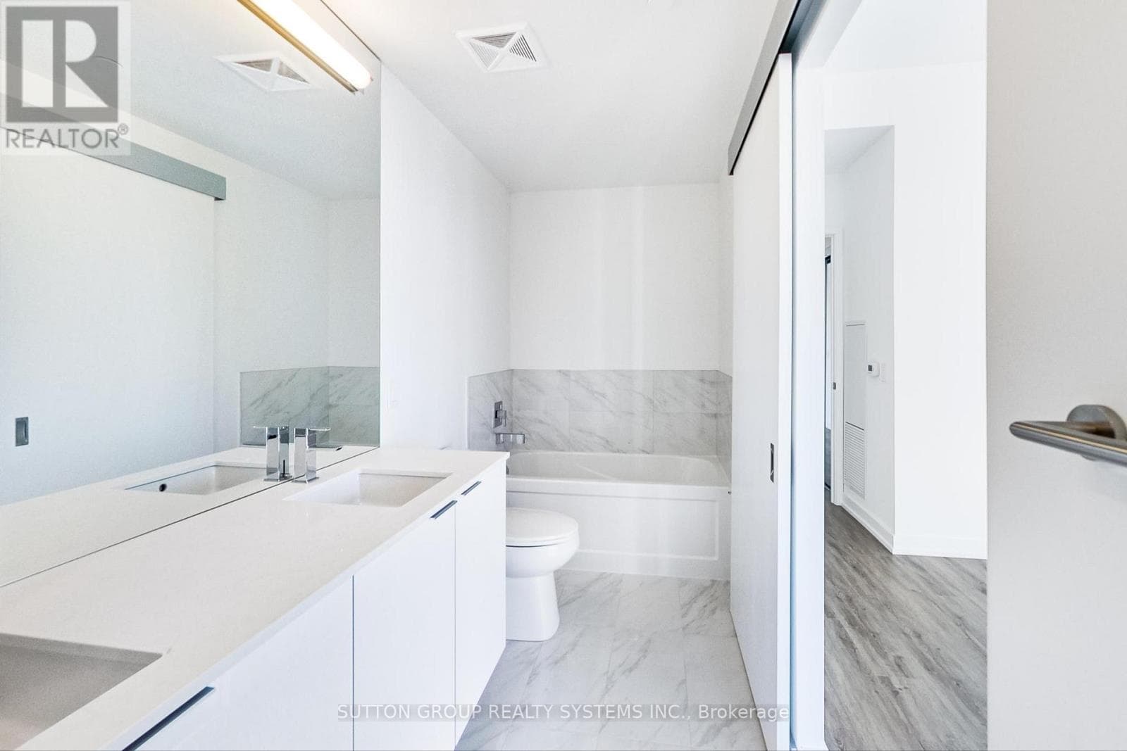 Single Family at 2502- 158 Front Street, Toronto (Waterfront Communities), Ontario - Photo 4 - RE/MAX Garden City Realty
