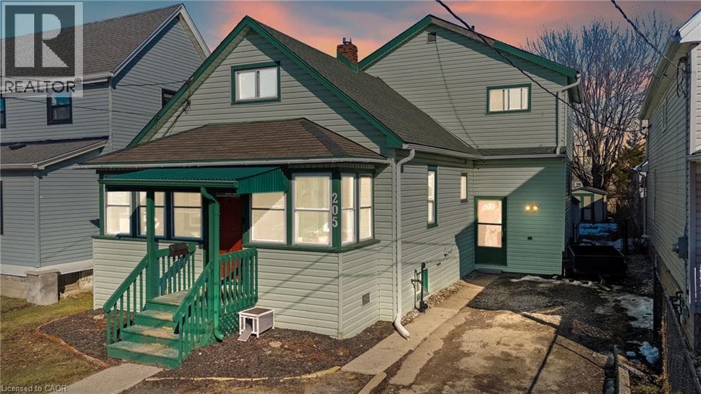 Single Family at 205 MITCHELL Street, Port Colborne, Ontario - Photo 3 - RE/MAX Garden City Realty