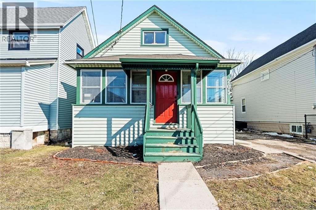 Single Family at 205 MITCHELL Street, Port Colborne, Ontario - Photo 4 - RE/MAX Garden City Realty
