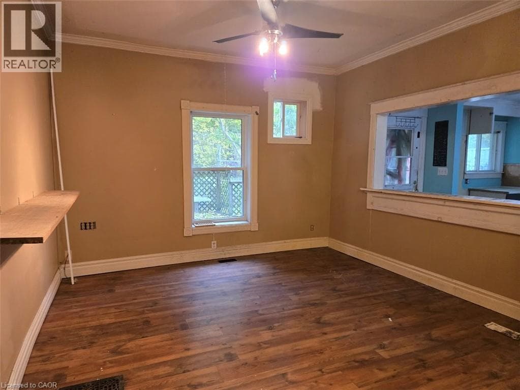 Single Family at 4336 ELGIN Street, Niagara Falls, Ontario - Photo 4 - RE/MAX Garden City Realty