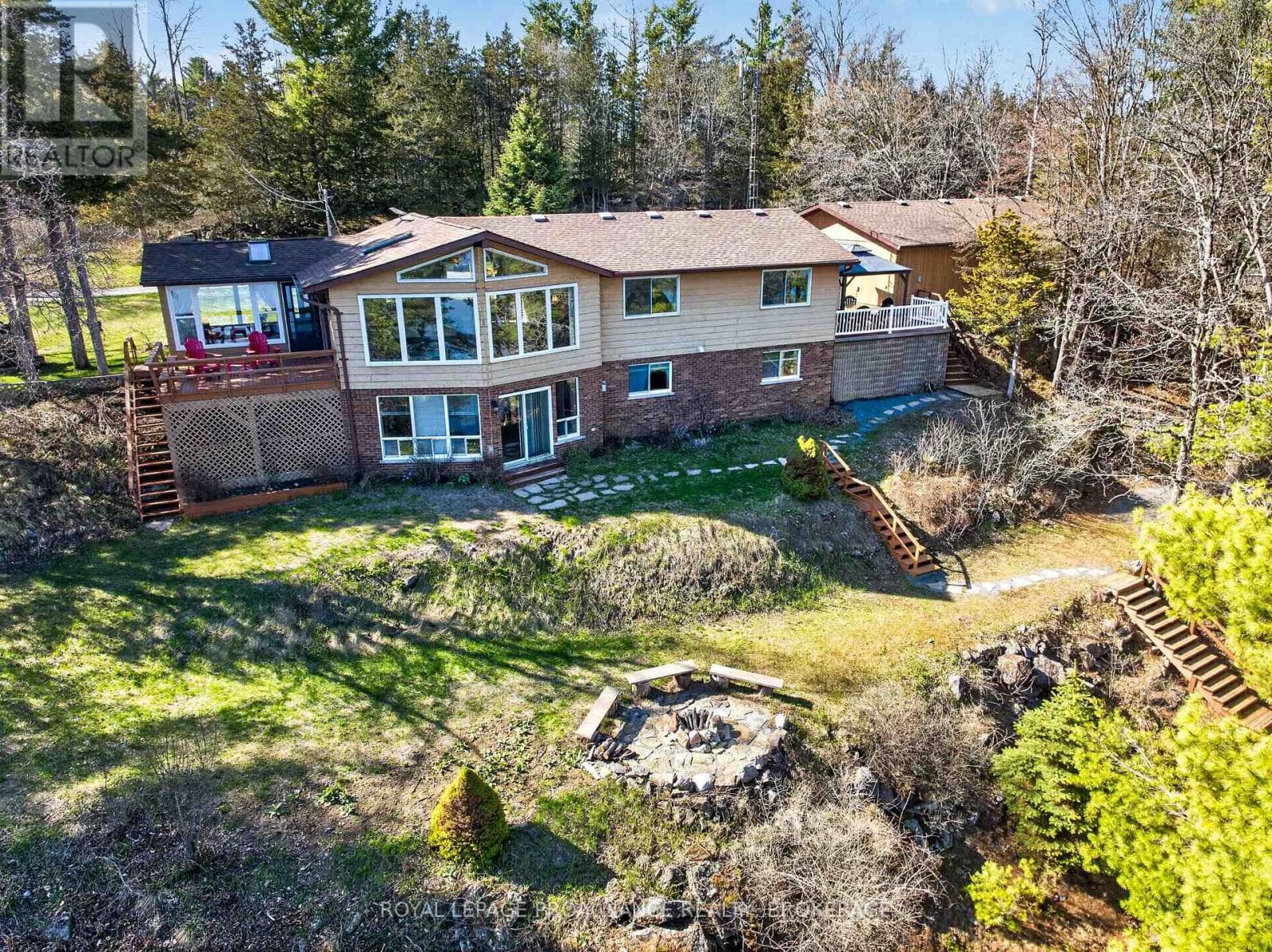 Single Family at 3037 Hilltop Lane, Frontenac (Frontenac South), Ontario - Photo 2 - RE/MAX Garden City Realty