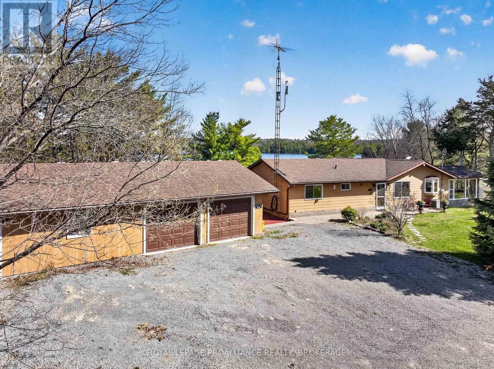 Single Family at 3037 Hilltop Lane, Frontenac (Frontenac South), Ontario - Photo 5 - RE/MAX Garden City Realty