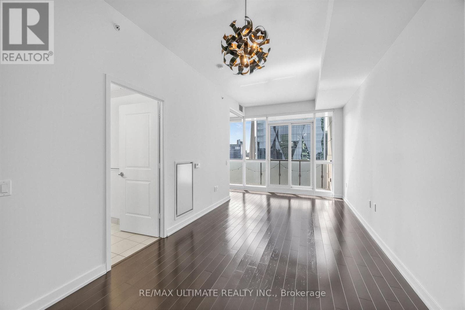 Single Family at 3403- 1 The Esplanade, Toronto (Waterfront Communities), Ontario - Photo 8 - RE/MAX Garden City Realty