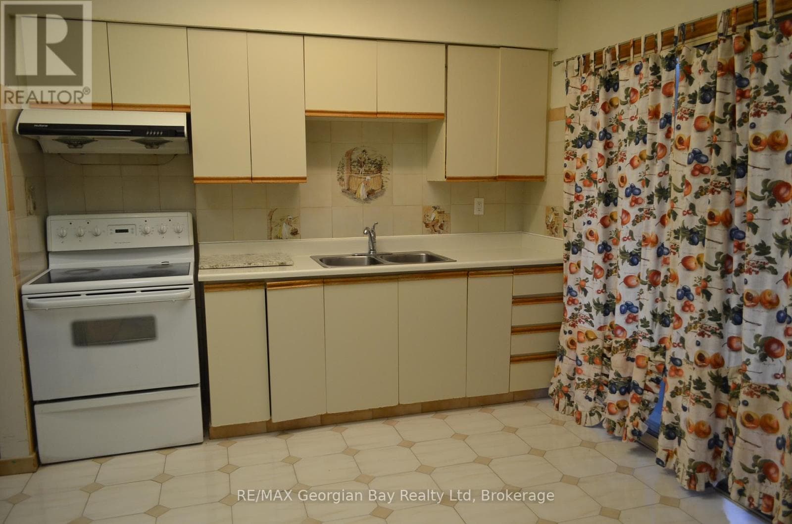 Single Family at 517 Milverton Boulevard, Toronto (Danforth), Ontario - Photo 5 - RE/MAX Garden City Realty