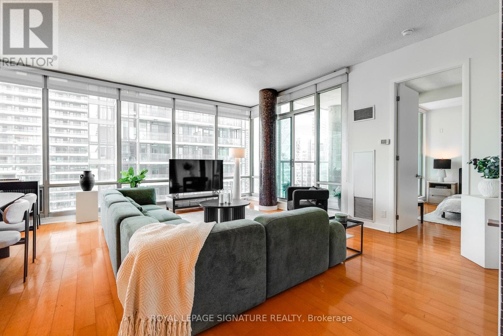 Single Family at 3803- 81 Navy Wharf Court, Toronto (Waterfront Communities), Ontario - Photo 5 - RE/MAX Garden City Realty