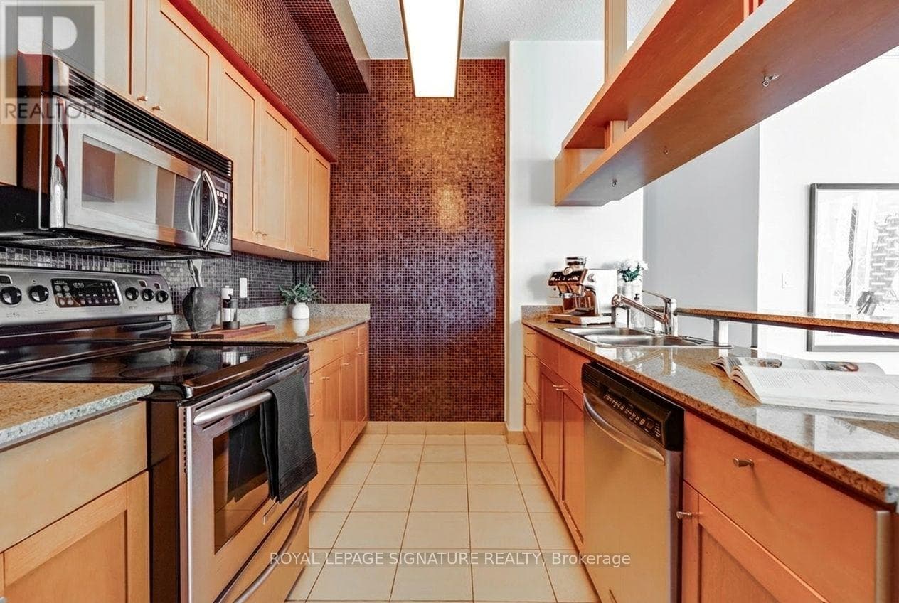 Single Family at 3803- 81 Navy Wharf Court, Toronto (Waterfront Communities), Ontario - Photo 8 - RE/MAX Garden City Realty
