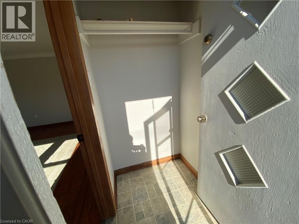 Single Family at Lower- 300 KNOLL Street, Port Colborne, Ontario - Photo 3 - RE/MAX Garden City Realty