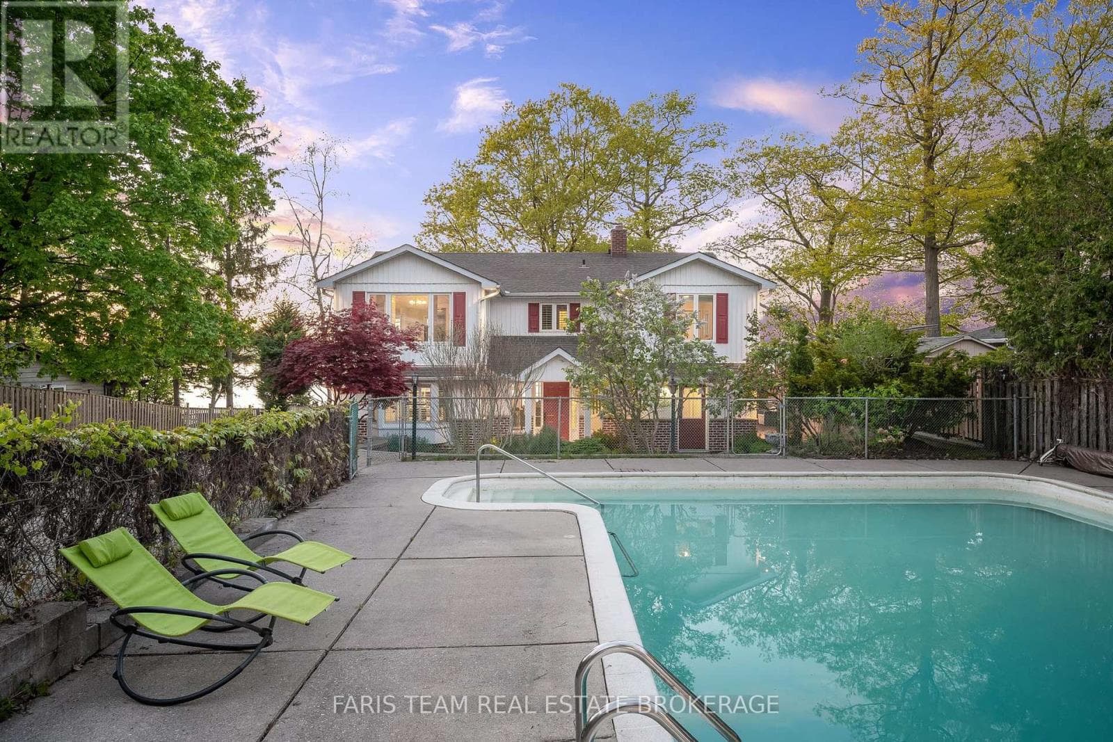 10 White Oaks Road