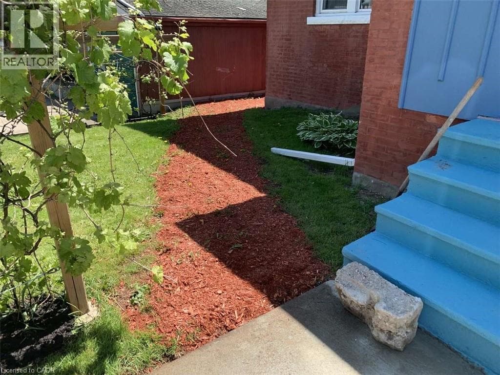 Single Family at 4322 BAMPFIELD Street, Niagara Falls, Ontario - Photo 4 - RE/MAX Garden City Realty