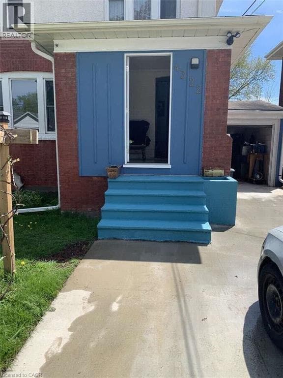 Single Family at 4322 BAMPFIELD Street, Niagara Falls, Ontario - Photo 6 - RE/MAX Garden City Realty