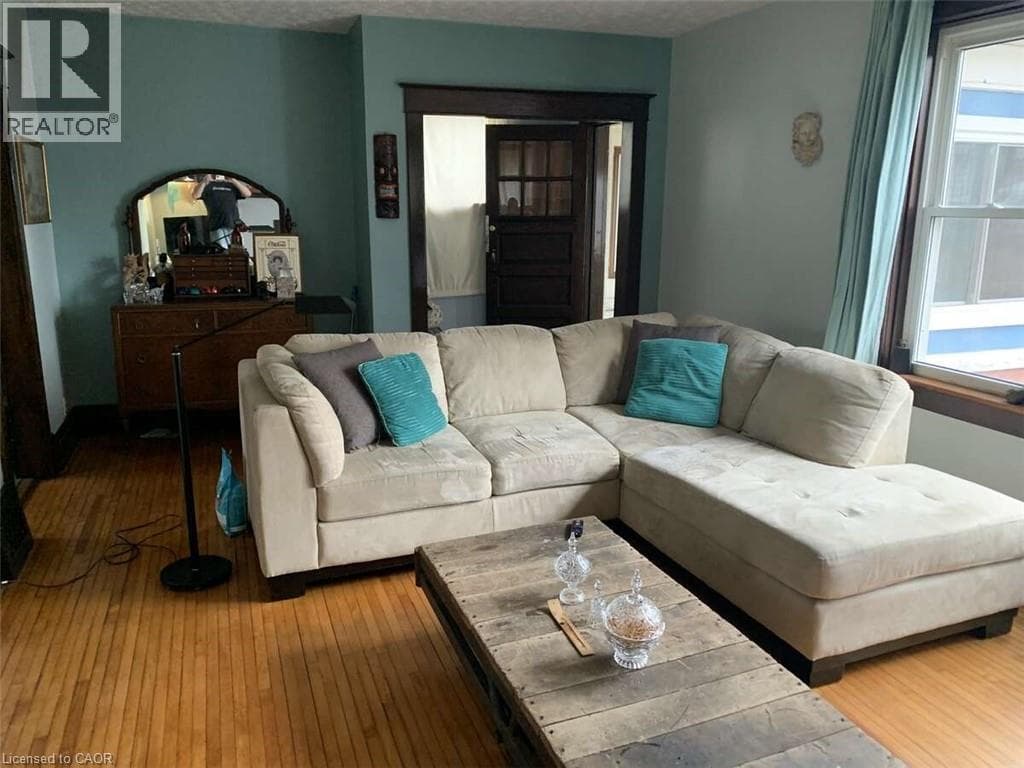 Single Family at 4322 BAMPFIELD Street, Niagara Falls, Ontario - Photo 8 - RE/MAX Garden City Realty